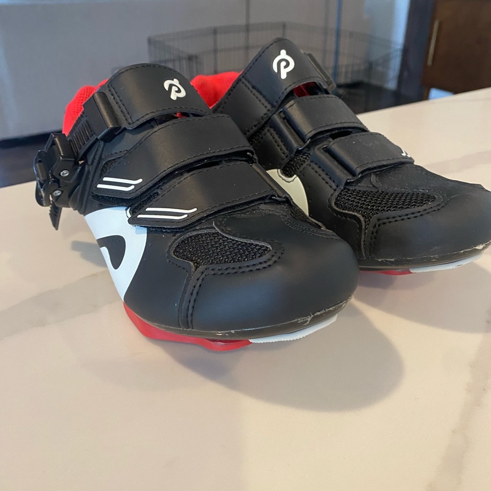 Womens Peleton Shoes Size 6 (37)